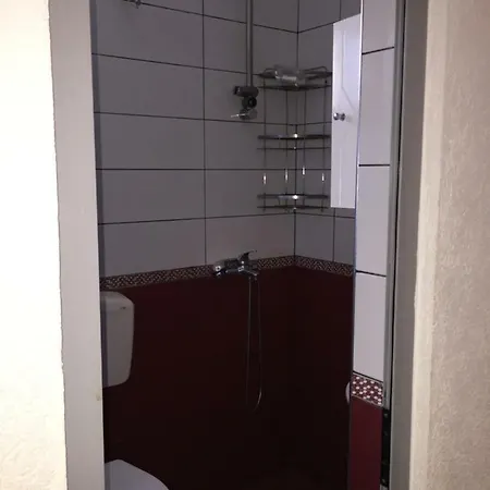 ホテル Atdheu Velipojë