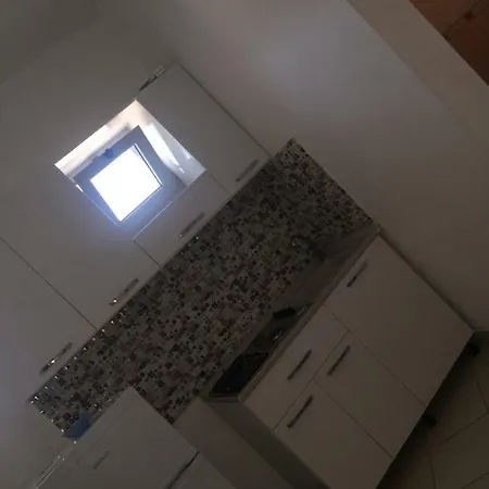 ホテル Atdheu Velipojë